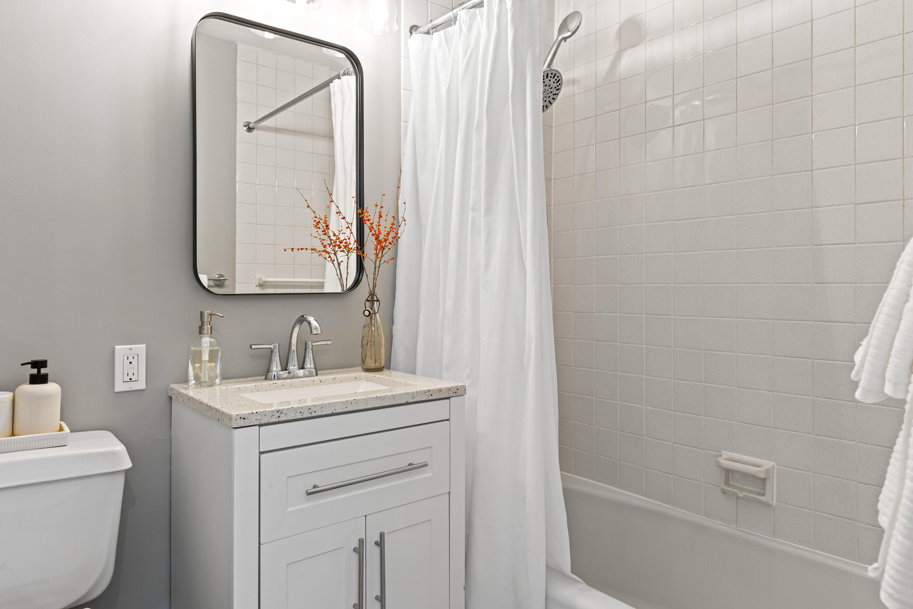 45 Eastern Promenade, Unit 1E Portland, ME 04101 - Photo 25 of 32 Full Bathroom 2