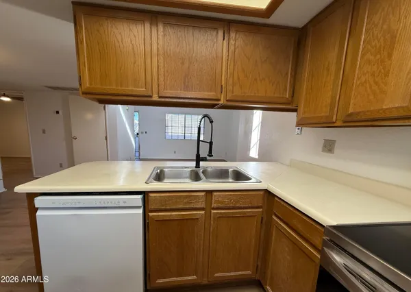 $1,895 | 2020 West Union Hills Drive, Unit 254, Phoenix, AZ 85027
