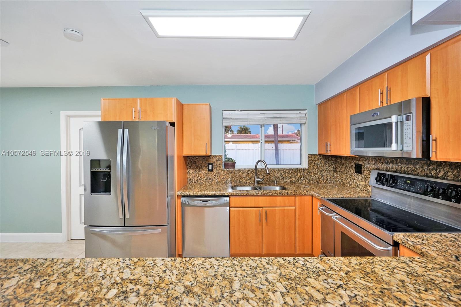 375 Northeast 25th Terrace Boca Raton, FL 33431 - Photo 9 of 24 Gallery Image 9