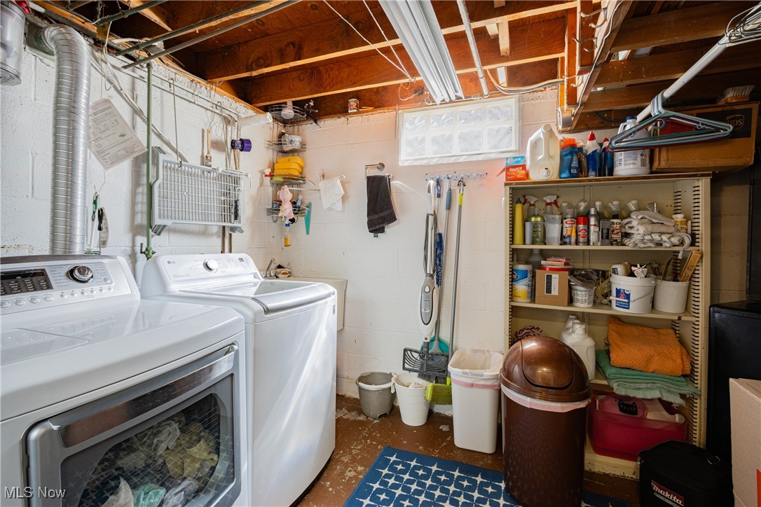 431 Stanley Road Akron, OH 44312 - Photo 23 of 29 Laundry area featuring washing machine and clothes dryer
