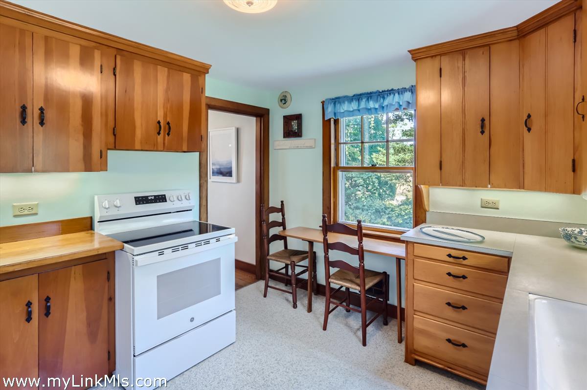 34 Edy's Island Way Chilmark, MA 02535 - Photo 23 of 46