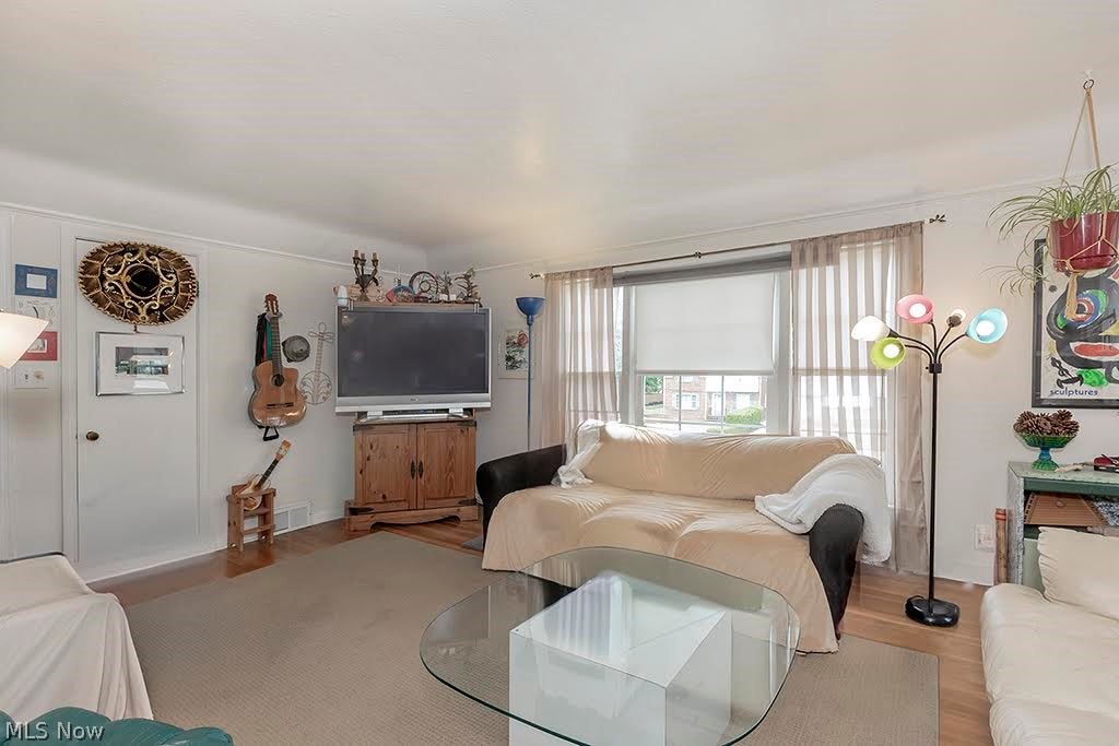 13582 Cedar Road Cleveland, OH 44118 - Photo 25 of 42 Living room with large picture window