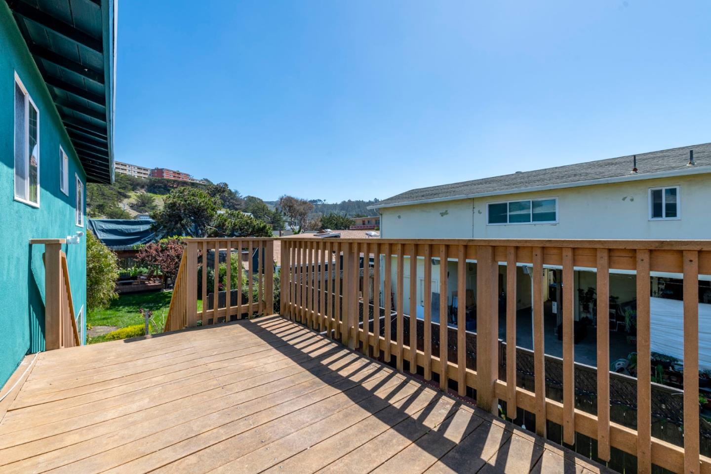 168 Salada Avenue Pacifica, CA 94044 - Photo 10 of 12 a balcony with wooden floor