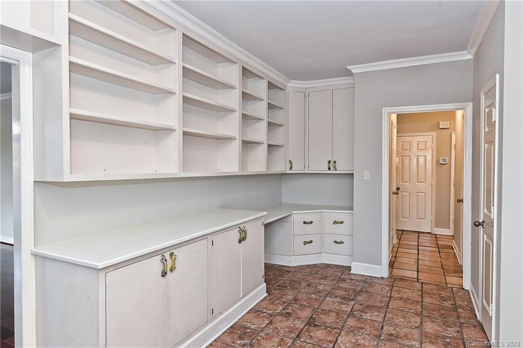 908 Cherokee Road, Unit 908 Charlotte, NC 28207 - Photo 21 of 35 a view of cabinets