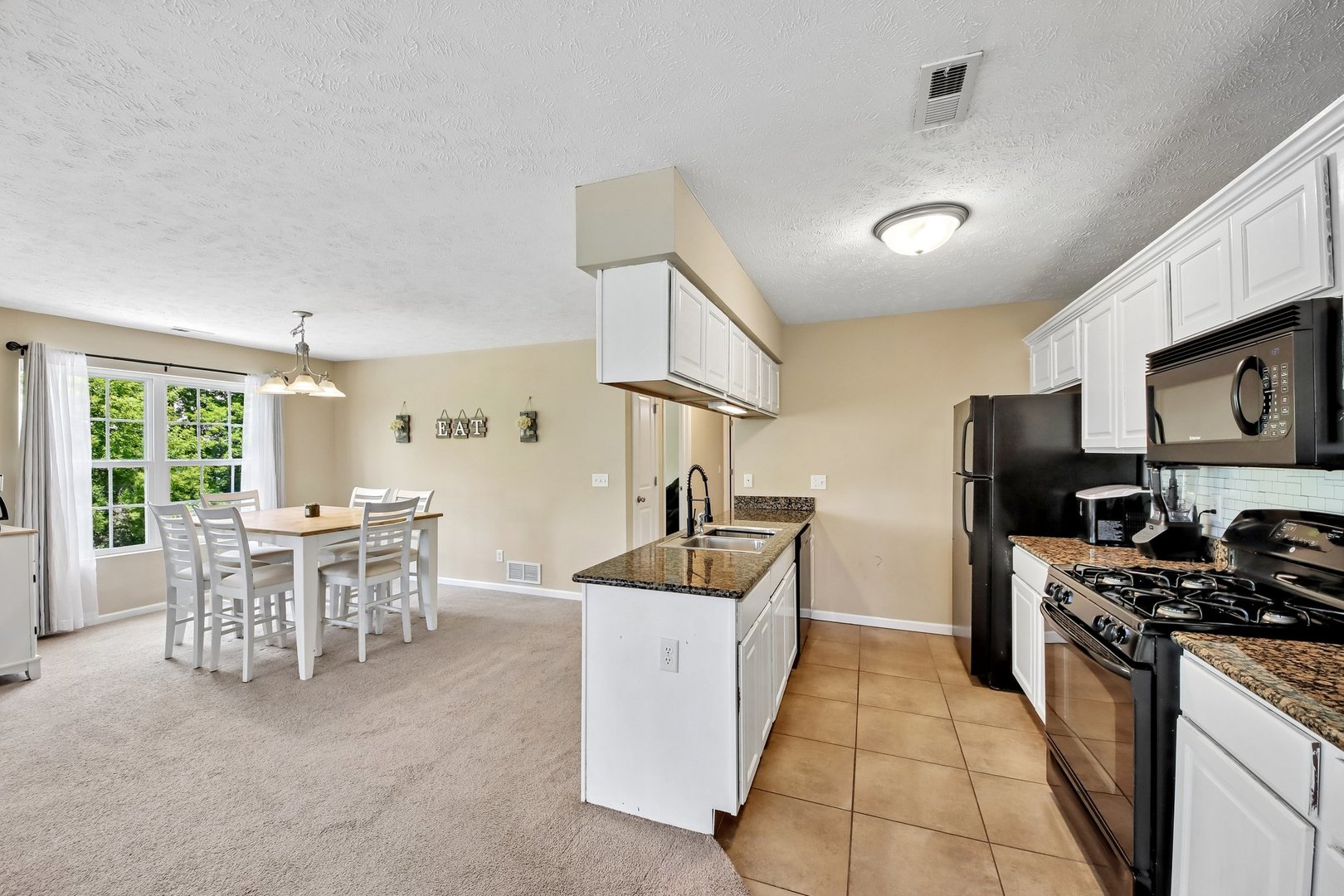 661 Stonegate Drive Sycamore, IL 60178 - Photo 5 of 20