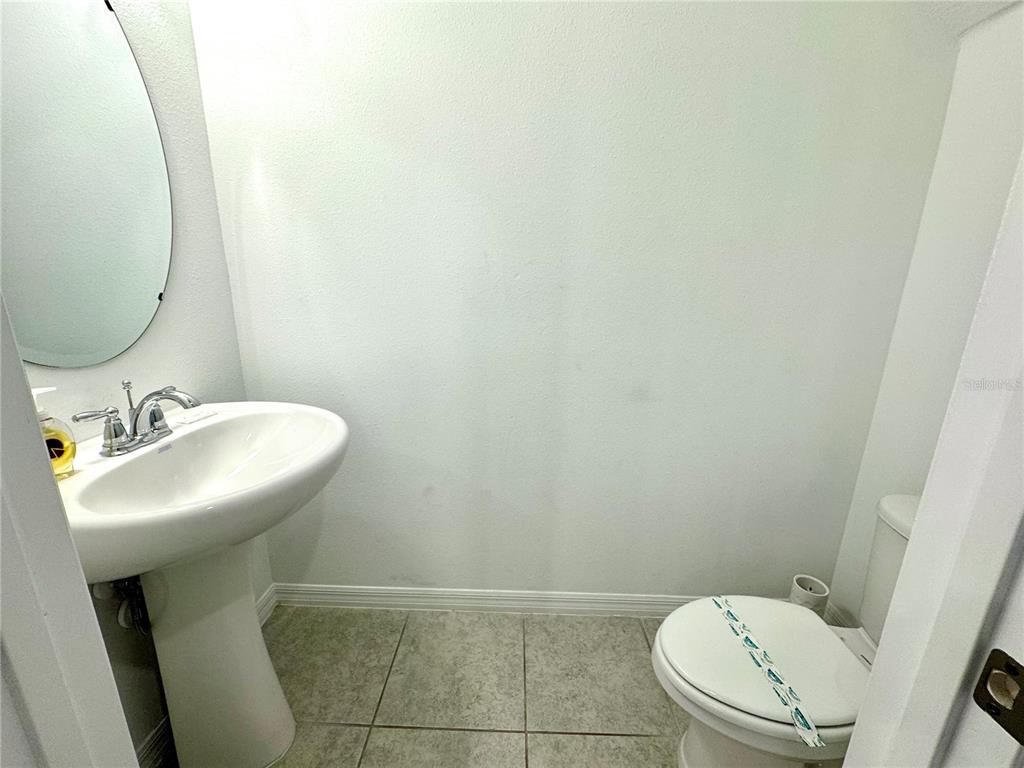943 Conch Road Davenport, FL 33896 - Photo 20 of 43 a bathroom with a sink a toilet and mirror