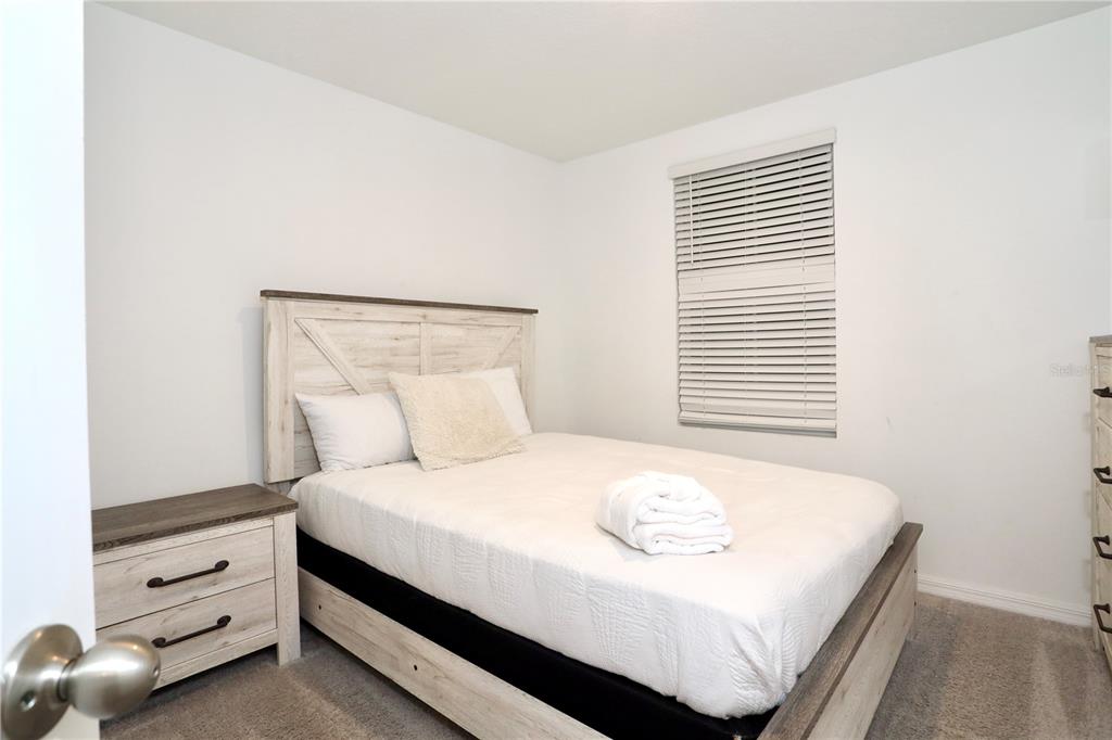 943 Conch Road Davenport, FL 33896 - Photo 24 of 43 a bedroom with a bed and a window