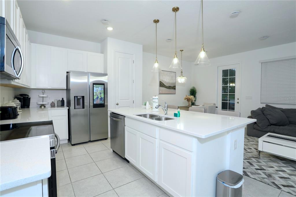 943 Conch Road Davenport, FL 33896 - Photo 10 of 43 a kitchen with a sink appliances and cabinets