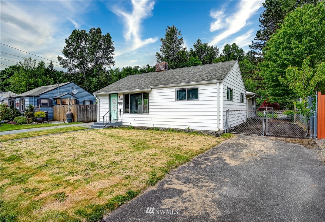 3232 Southeast 5th Street Renton, WA 98058 - Photo 20 of 20 a front view of a house with garden