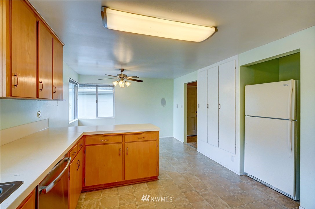 3232 Southeast 5th Street Renton, WA 98058 - Photo 6 of 20