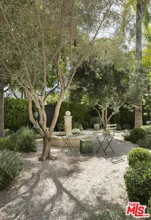 $5,850,000 | 419 Huntley Drive, West Hollywood, CA 90048