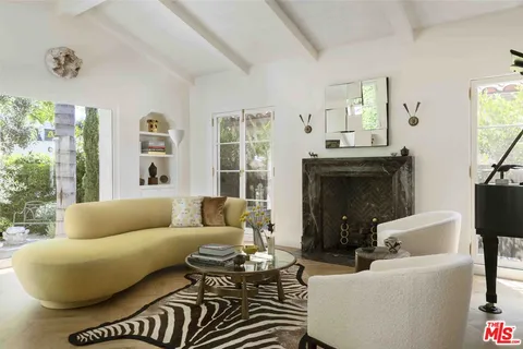 $5,850,000 | 419 Huntley Drive, West Hollywood, CA 90048