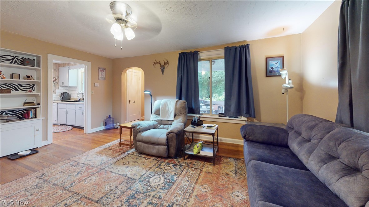 956 Braun Road Belpre, OH 45714 - Photo 12 of 44 LARGE LIVING ROOM