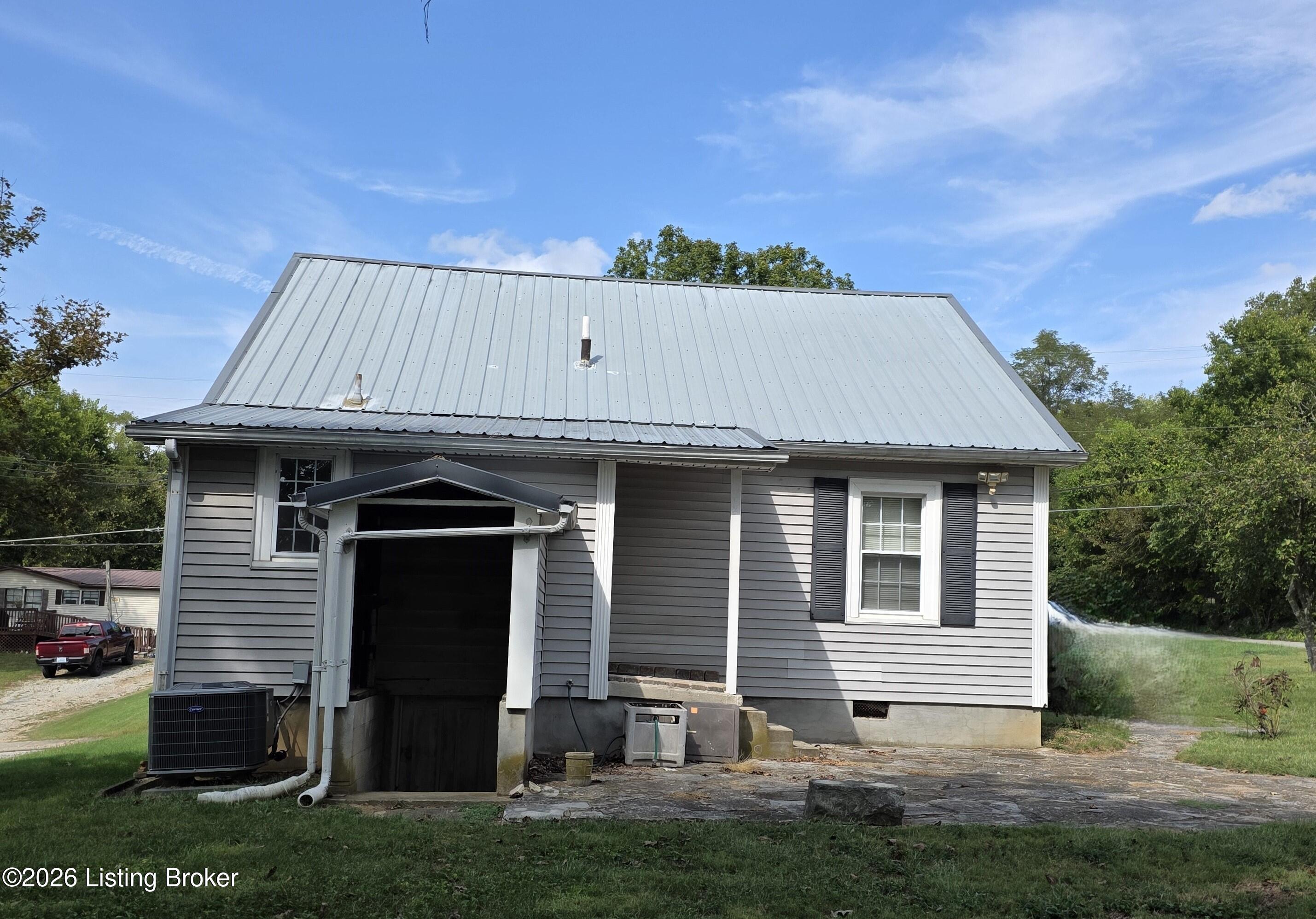 115 Perry Street Bloomfield, KY 40008 - Photo 6 of 39 20260921_145310