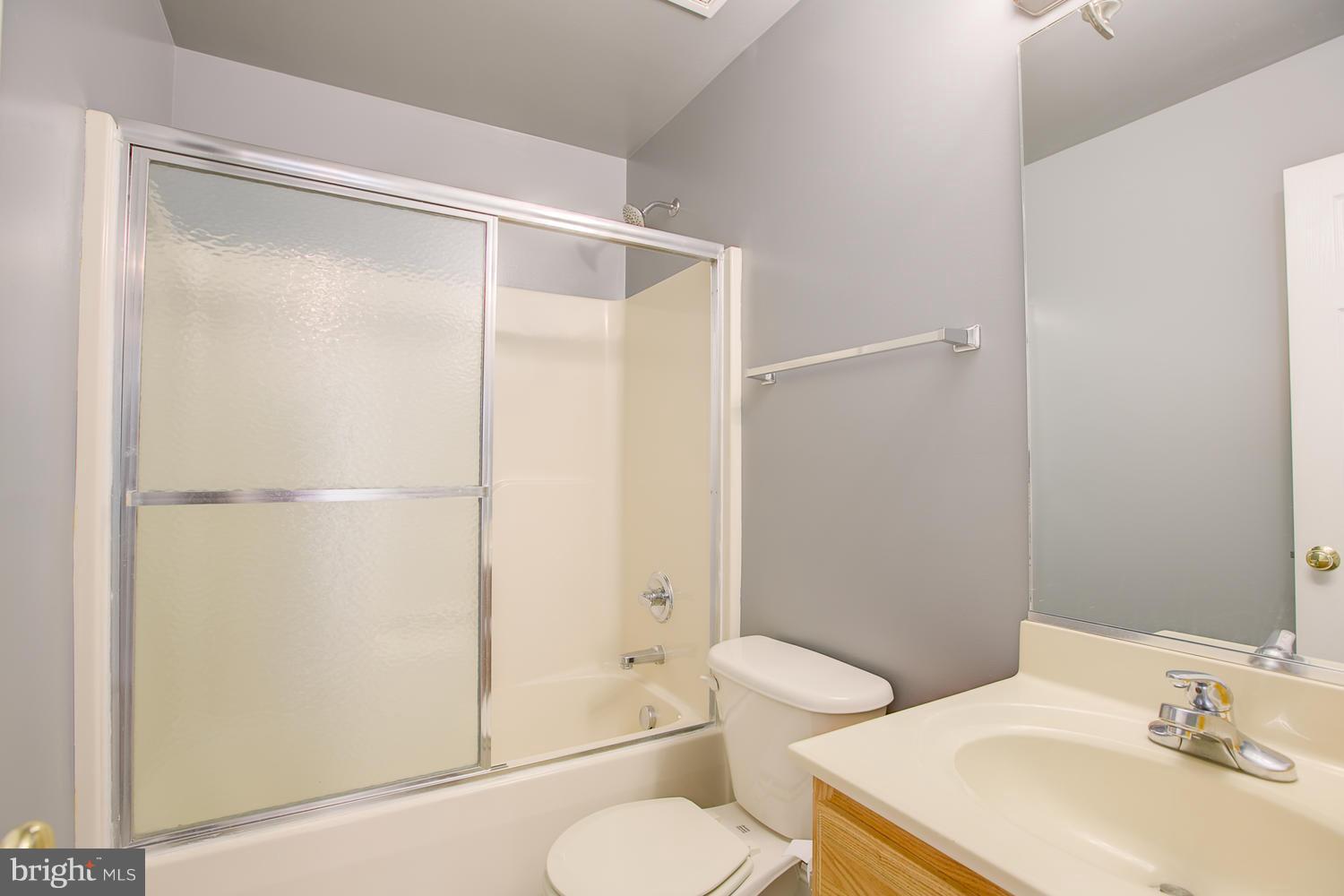 22 Ridge Road Stafford, VA 22556 - Photo 19 of 28 Hall Bathroom