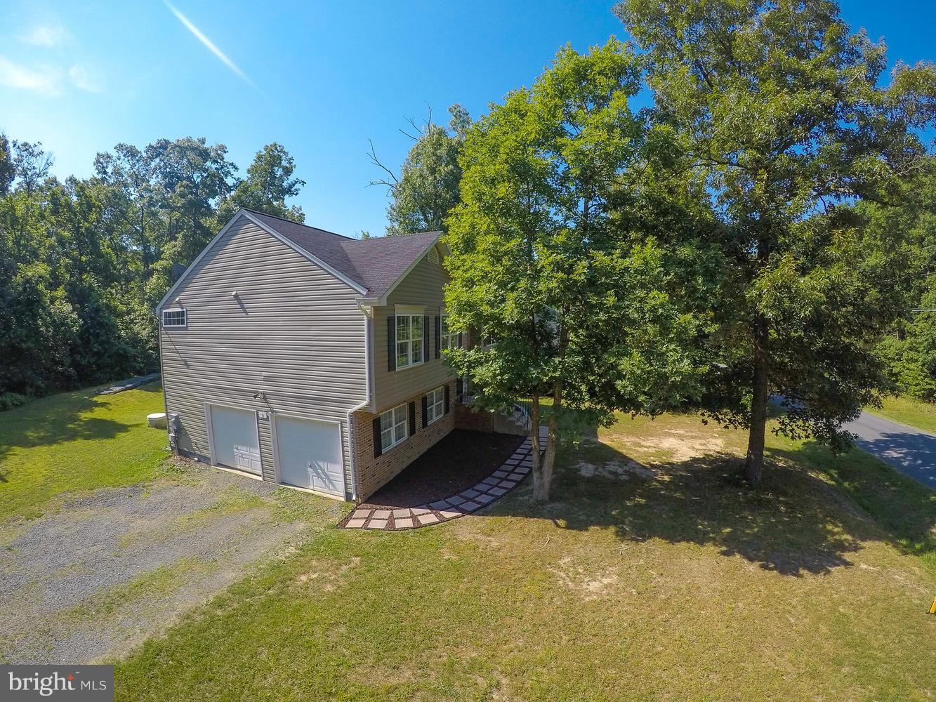 22 Ridge Road Stafford, VA 22556 - Photo 25 of 28 Side view of house with two car garage