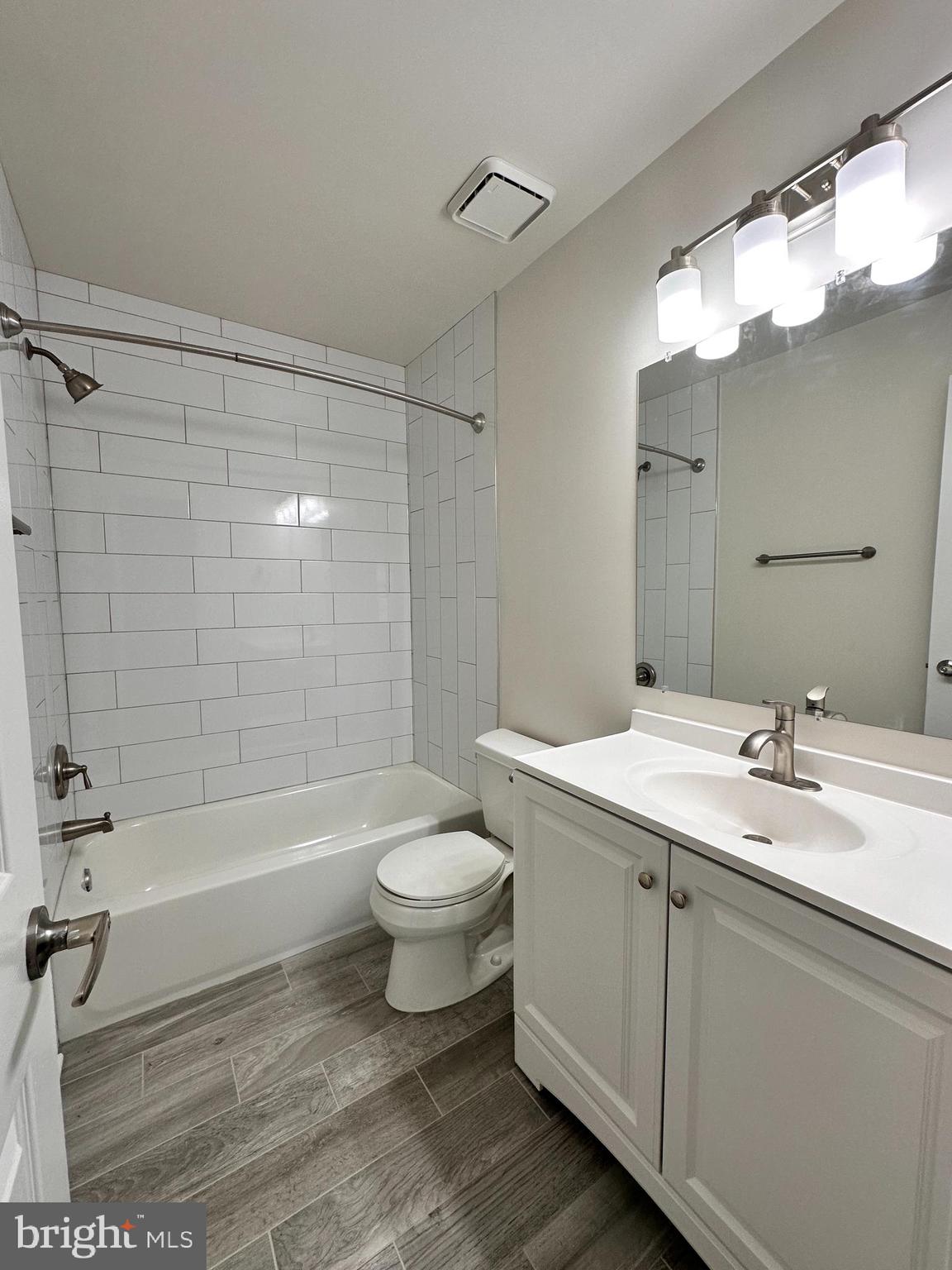 31 Amarillo Court, Unit 113 Germantown, MD 20874 - Photo 20 of 24 a bathroom with a sink a toilet and bathtub