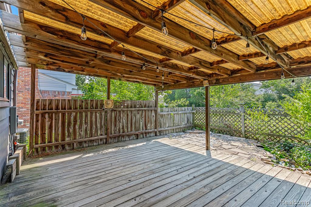 20227 Roche Road Trenton, MI 48183 - Photo 30 of 31 Gallery Image 30