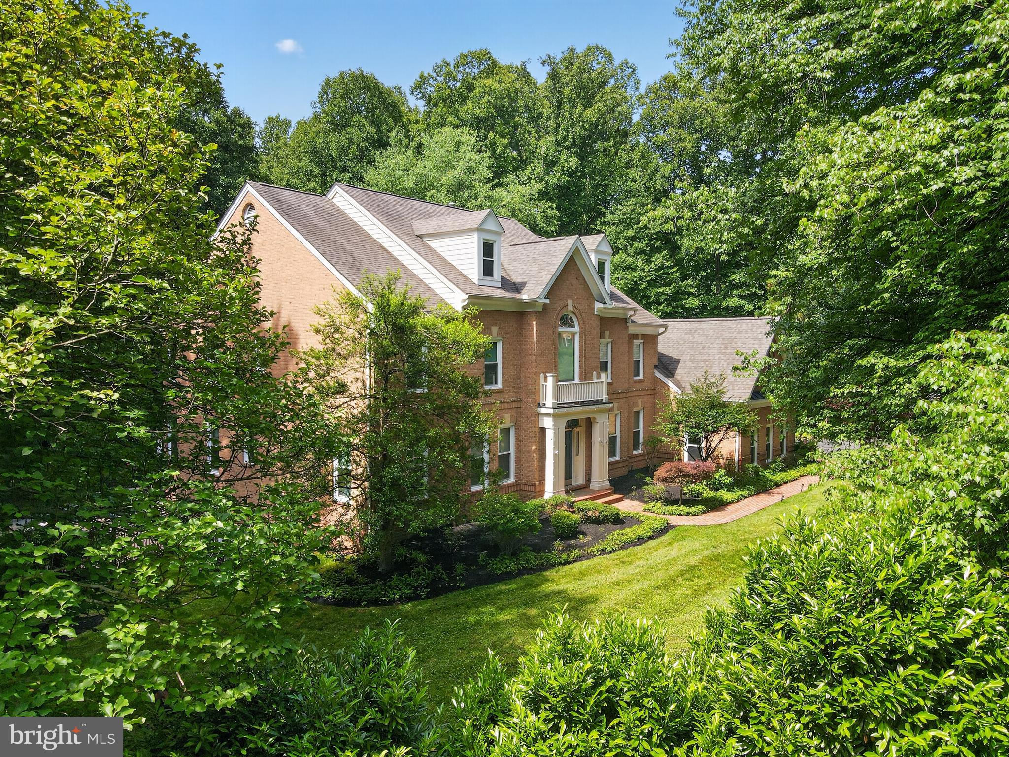 10301 Forest Maple Road Vienna, VA 22182 - Photo 7 of 27