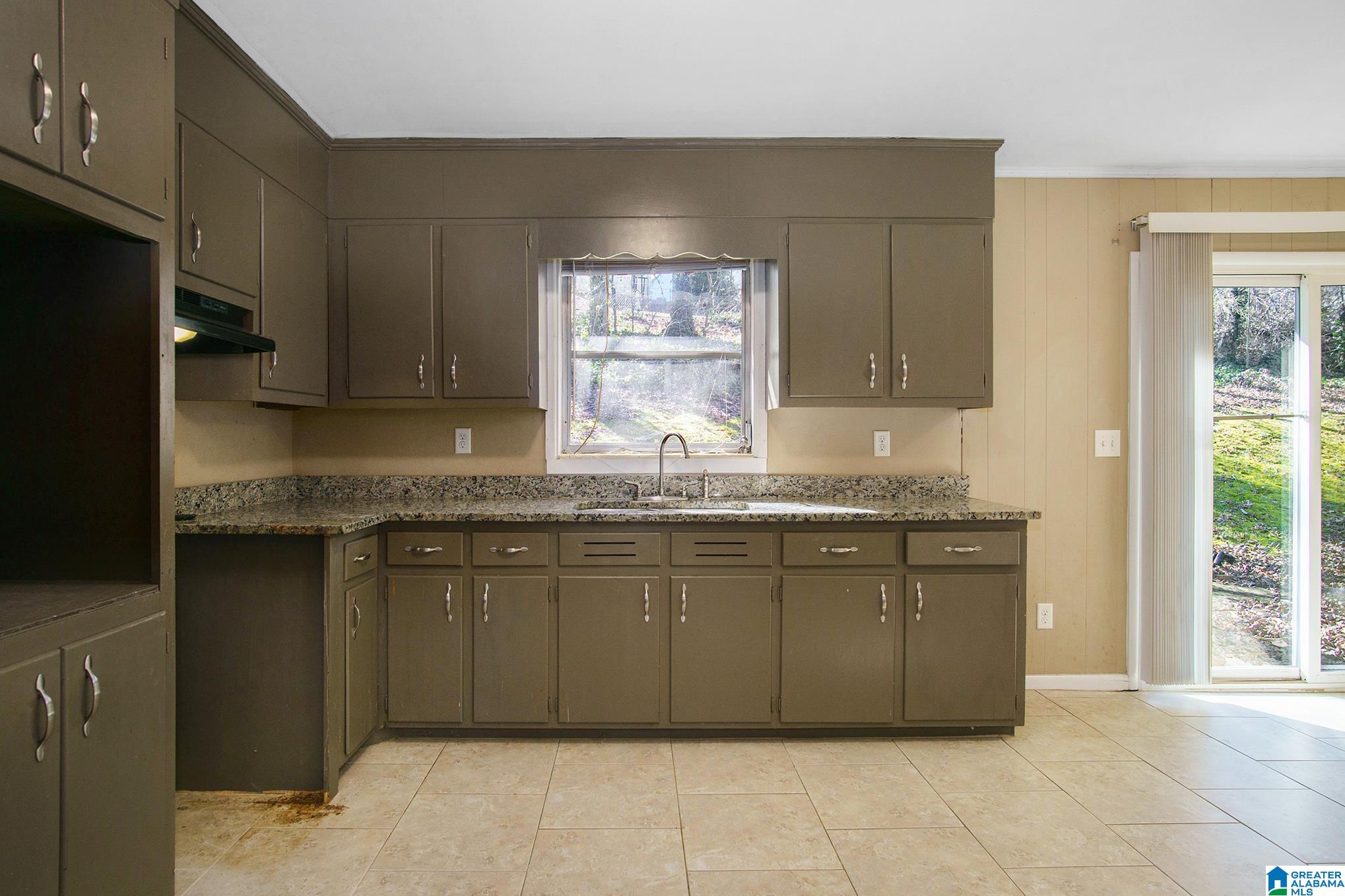 1009 Springview Street Birmingham, AL 35215 - Photo 6 of 25