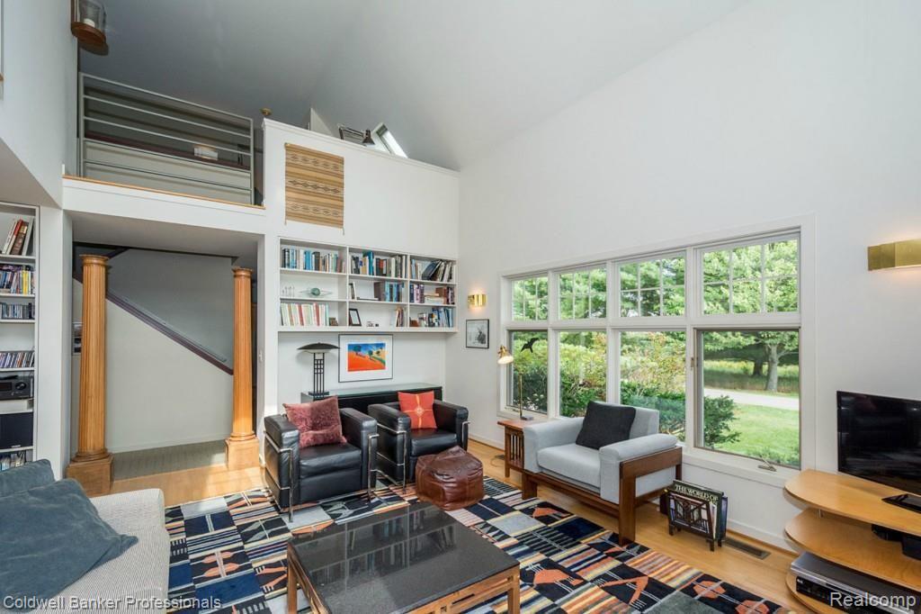 2963 Warren Road Ann Arbor, MI 48105 - Photo 11 of 57 MLS11_GreatRoom3.jpg
