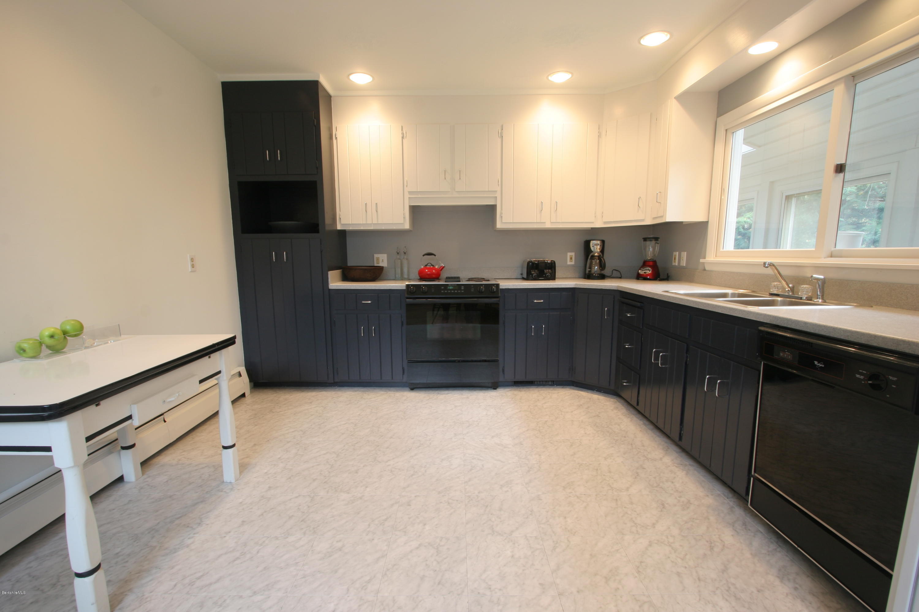 20 Prospect Hill Road Stockbridge, MA 01262 - Photo 4 of 16 IMG_7388
