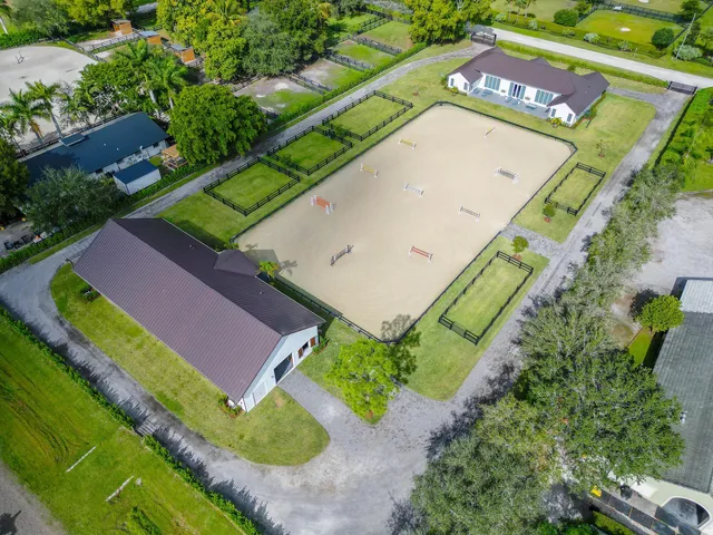 an aerial view of a tennis ground