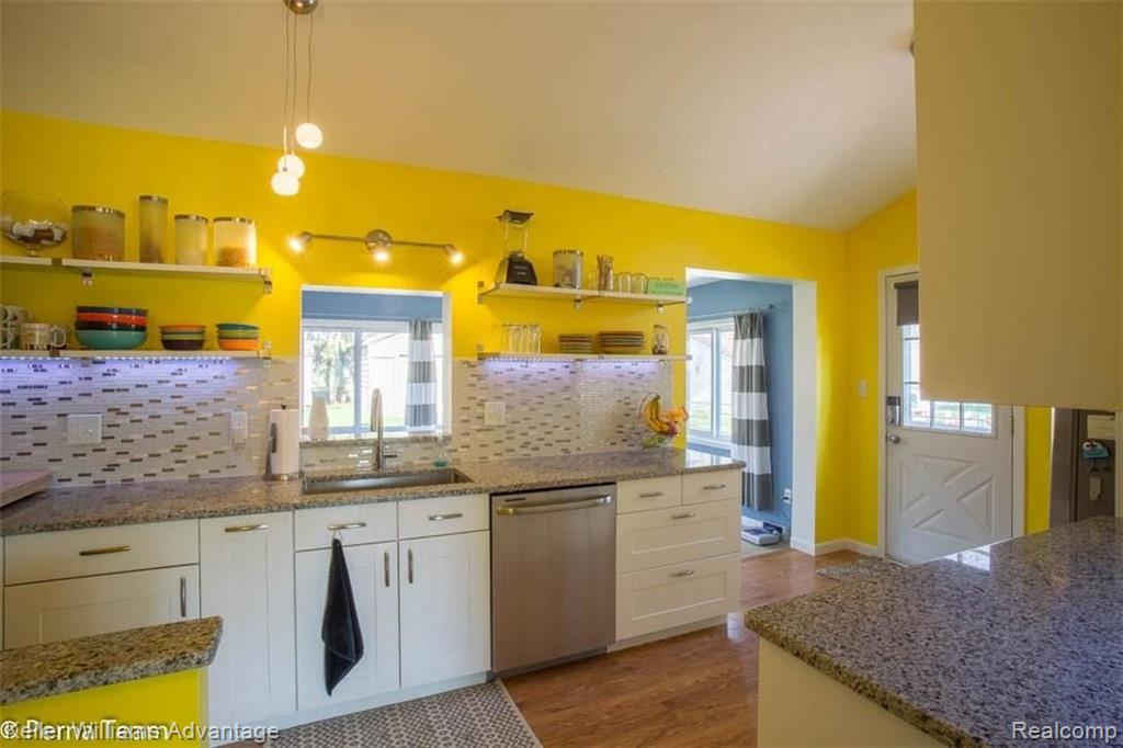 22359 Inkster Road Farmington Hills, MI 48336 - Photo 4 of 27