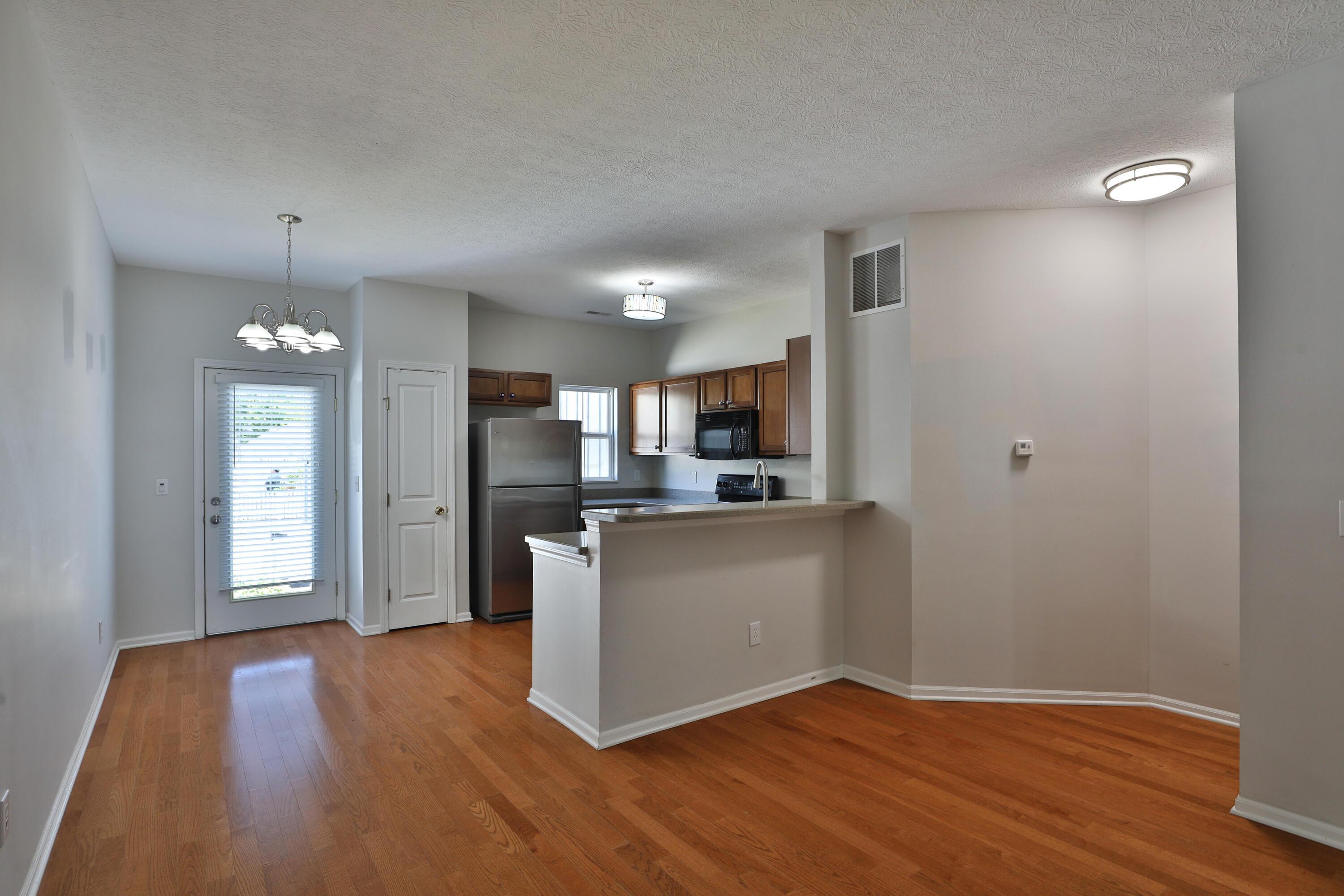 52 Traditions Way Powell, OH 43065 - Photo 10 of 39 Great room/kitchen