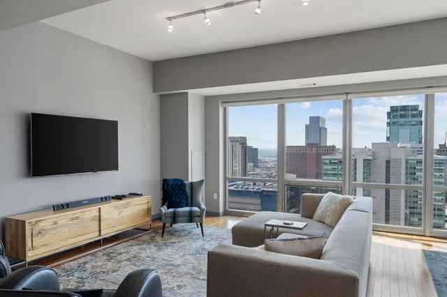 $4,995 | 929 Portland Avenue, Unit 2501, Minneapolis, MN 55404