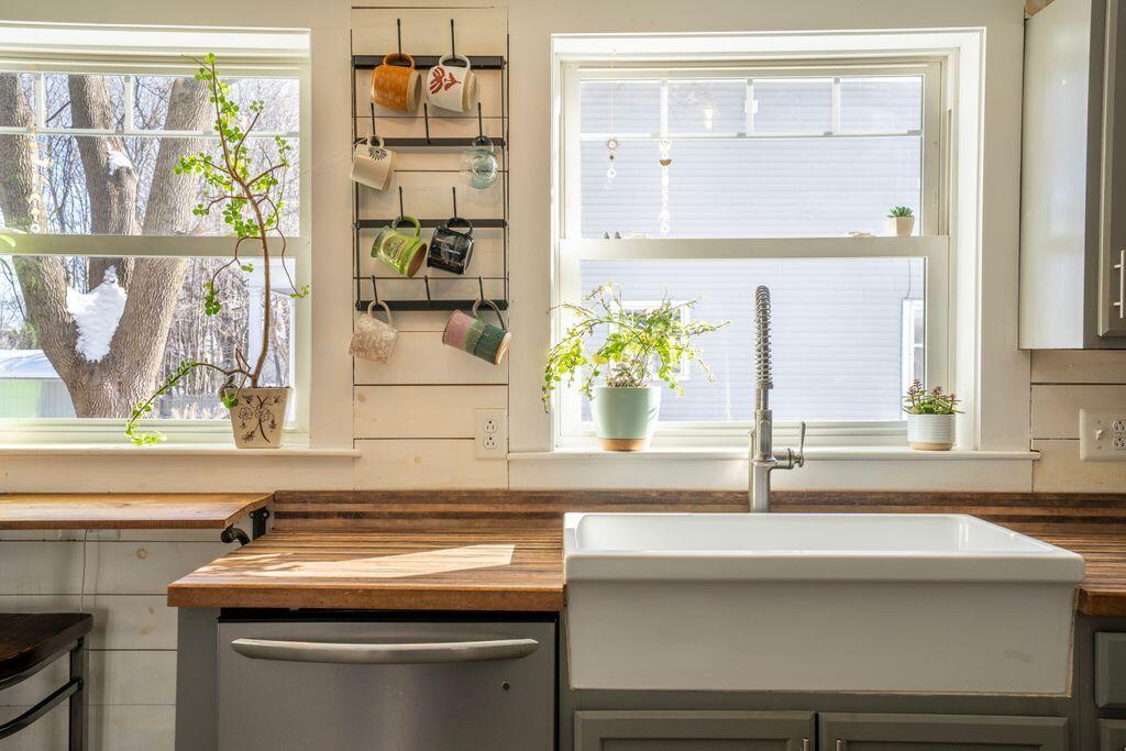 89 Whitney Street Auburn, ME 04210 - Photo 3 of 40 12_DSC03303-1