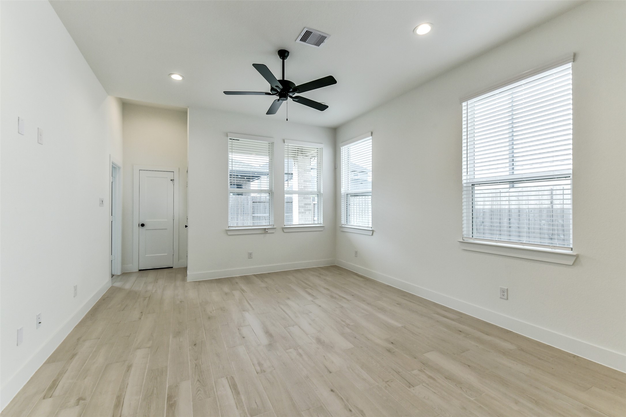 17730 Tree Of Heaven Conroe, TX 77385 - Photo 5 of 32