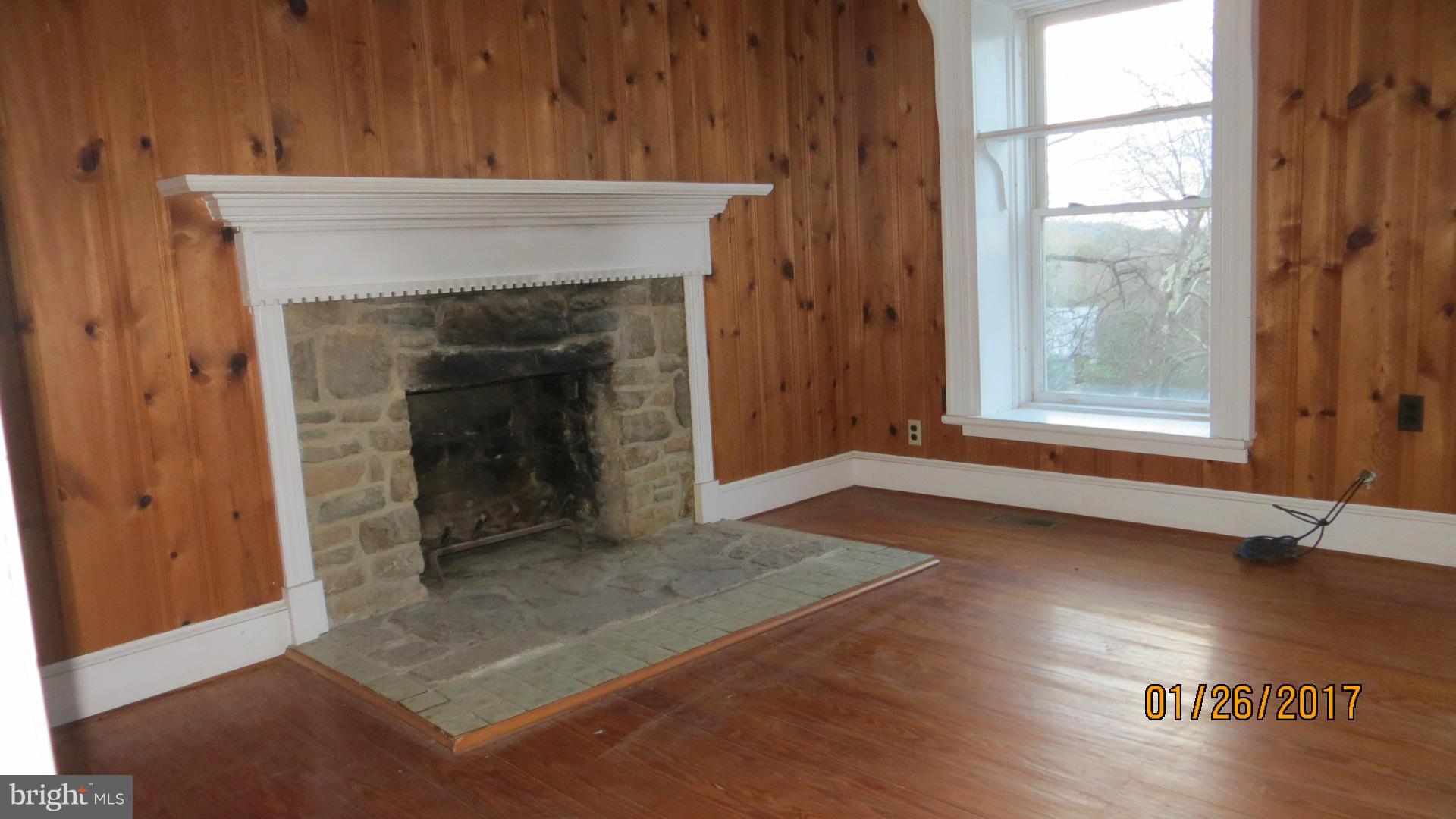 47 Scrabble Road Castleton, VA 22716 - Photo 3 of 18 Family Room