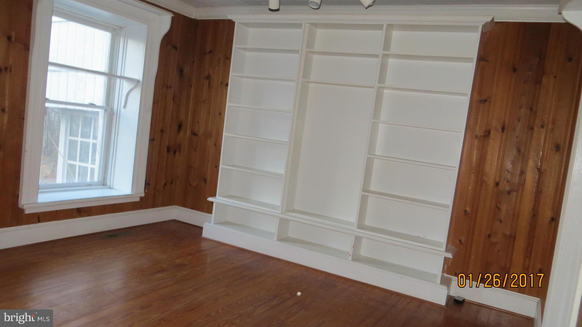47 Scrabble Road Castleton, VA 22716 - Photo 4 of 18 Family Room
