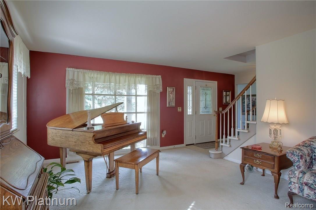1424 Fawn Court Rochester, MI 48309 - Photo 10 of 37 Living_Room.jpg