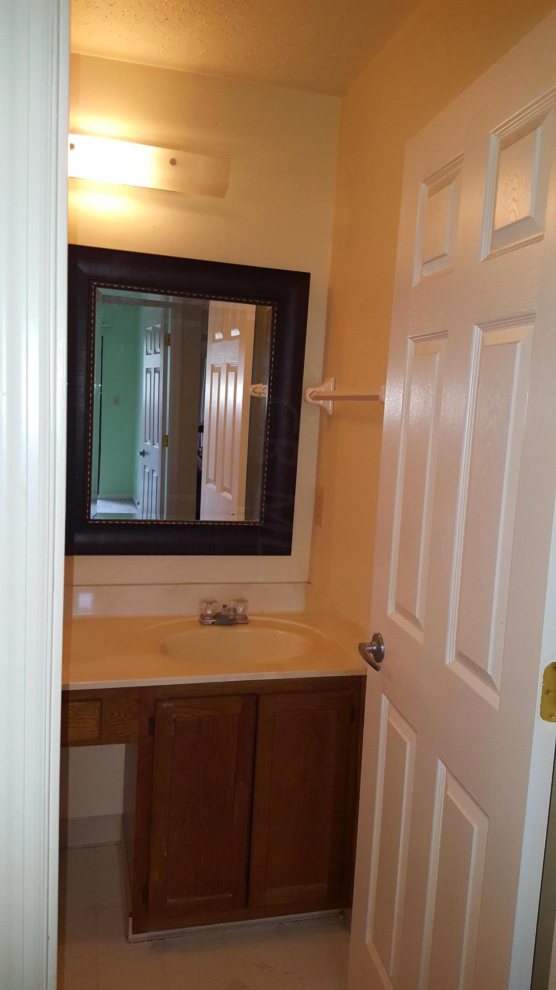 2172 Hedgerow Road, Unit 2172A Columbus, OH 43220 - Photo 19 of 26
