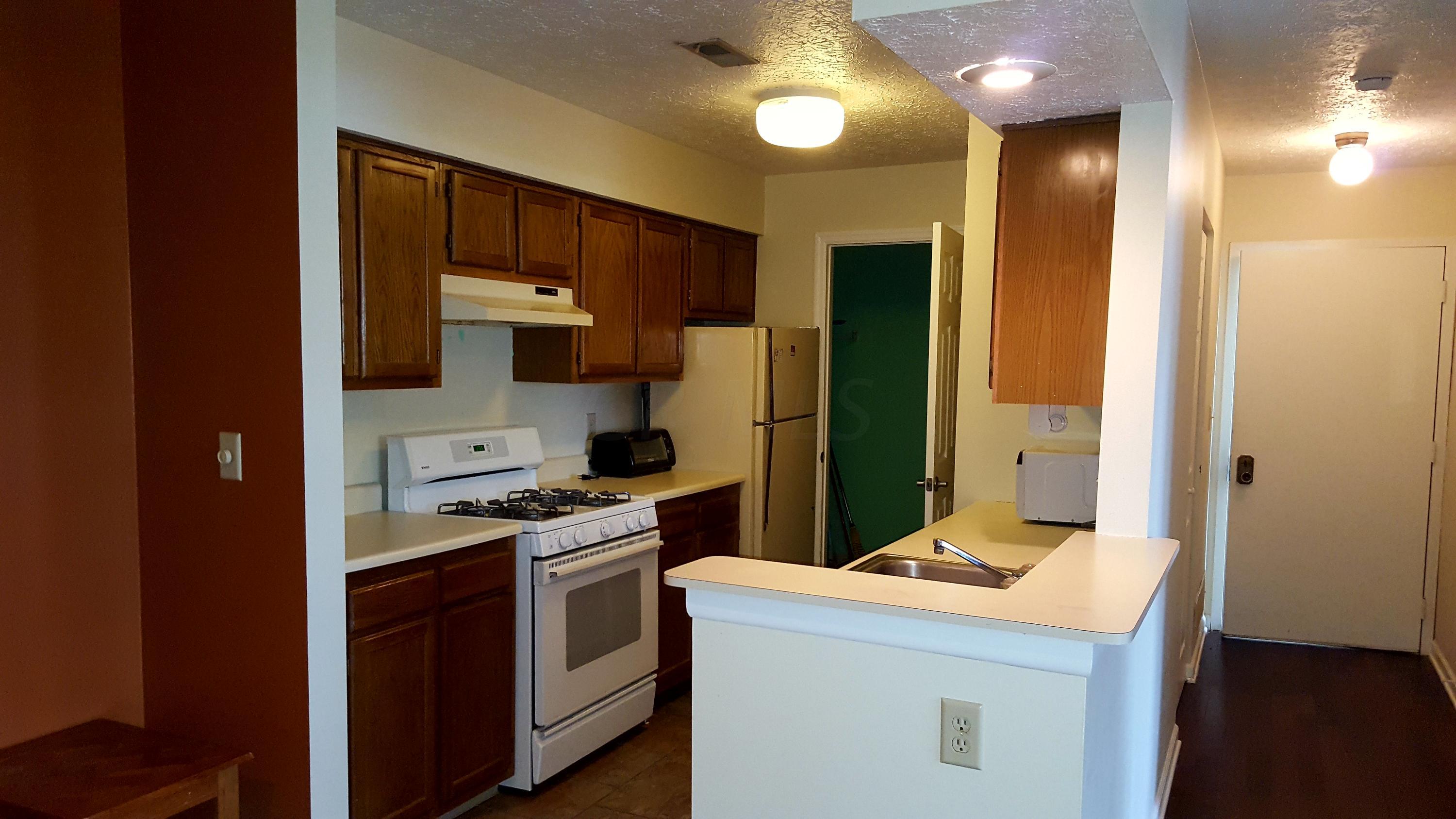 2172 Hedgerow Road, Unit 2172A Columbus, OH 43220 - Photo 8 of 26