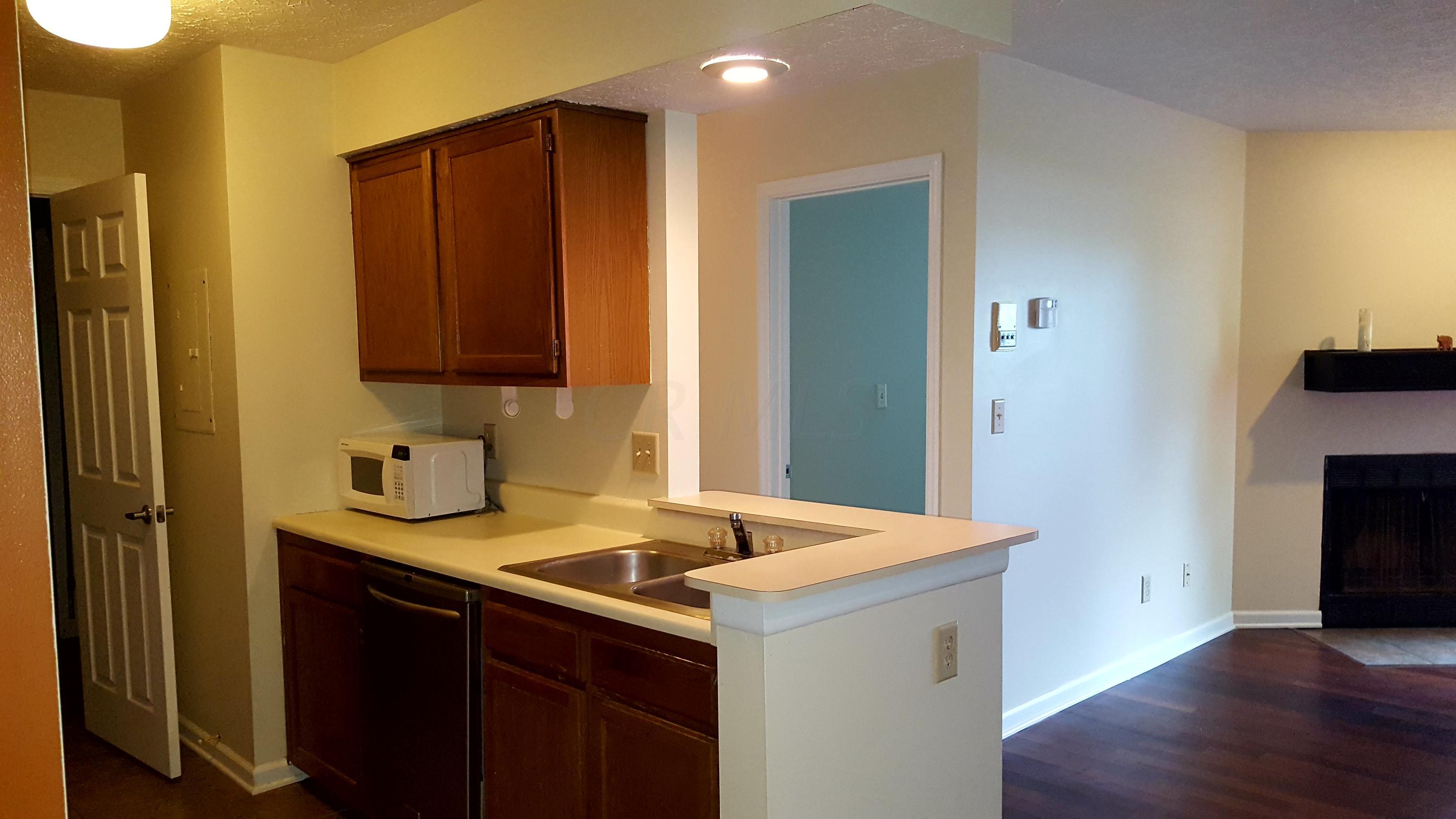 2172 Hedgerow Road, Unit 2172A Columbus, OH 43220 - Photo 9 of 26