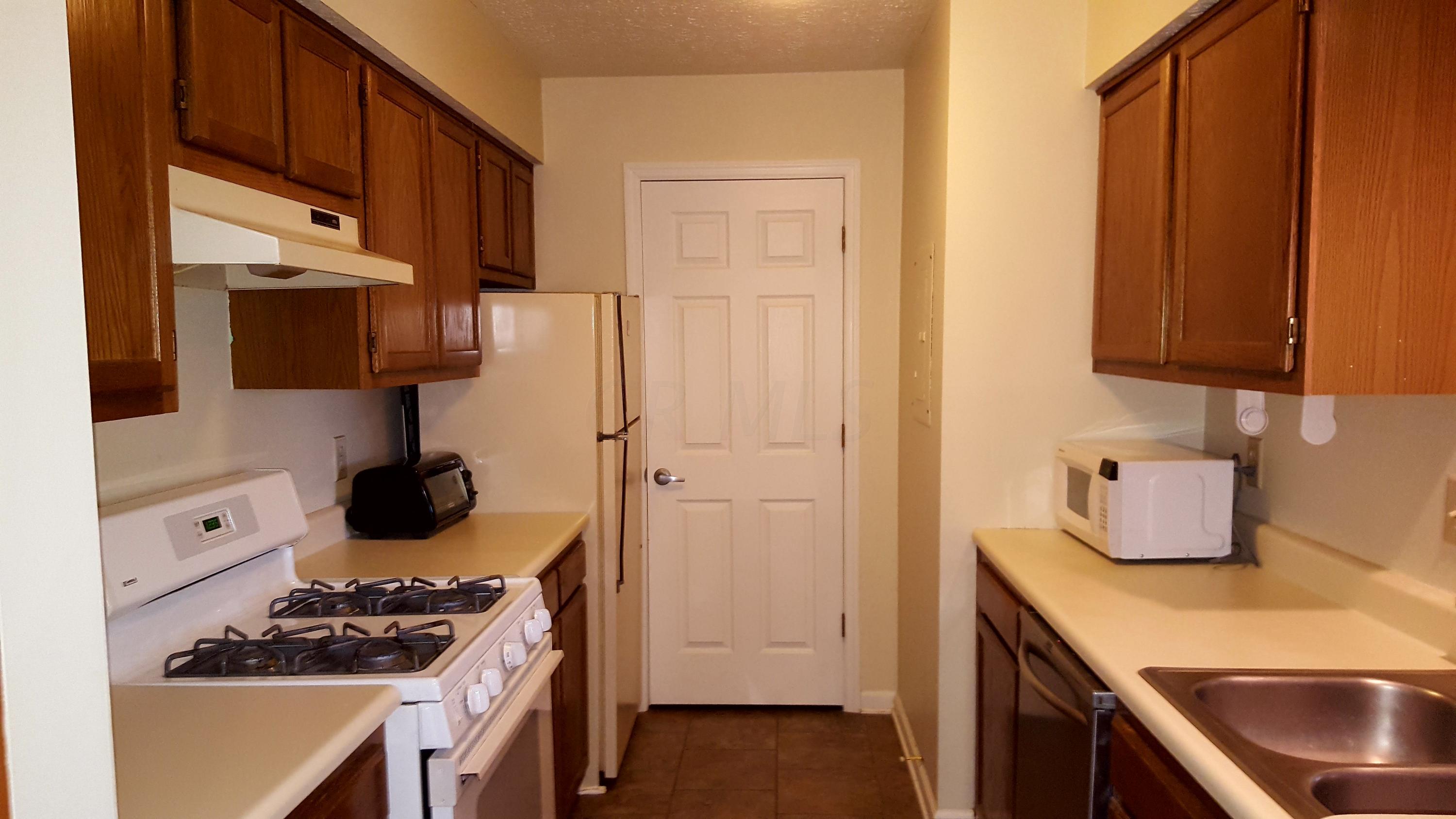 2172 Hedgerow Road, Unit 2172A Columbus, OH 43220 - Photo 10 of 26