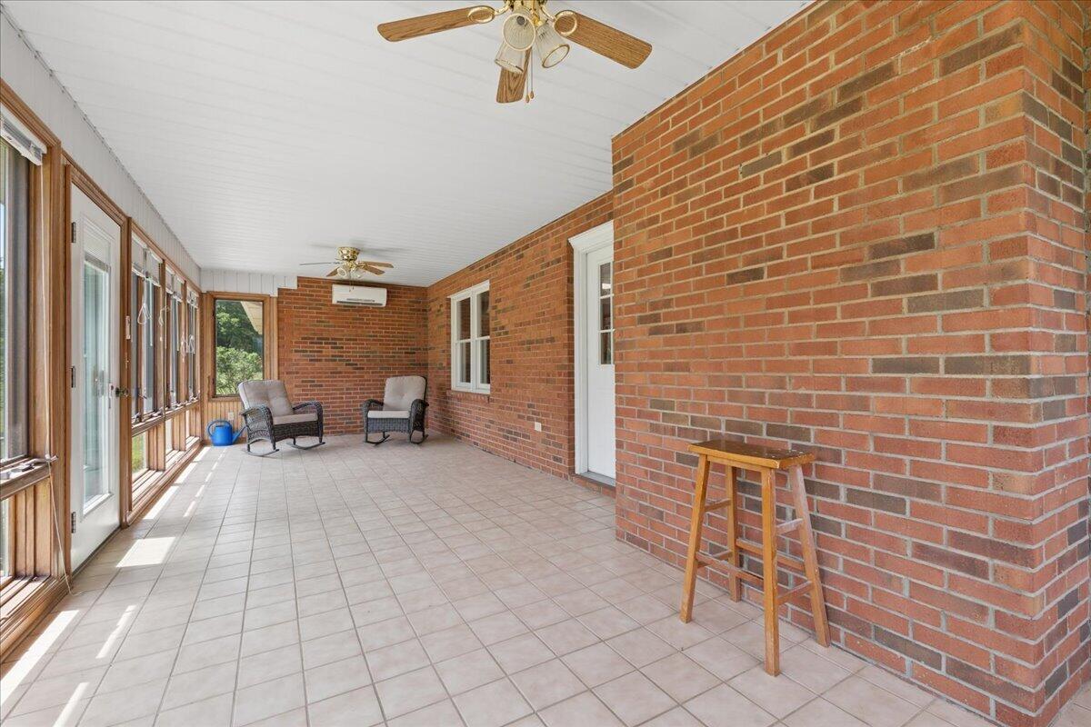 218 North Branch Road Bedford, VA 24523 - Photo 18 of 58 Sun Room