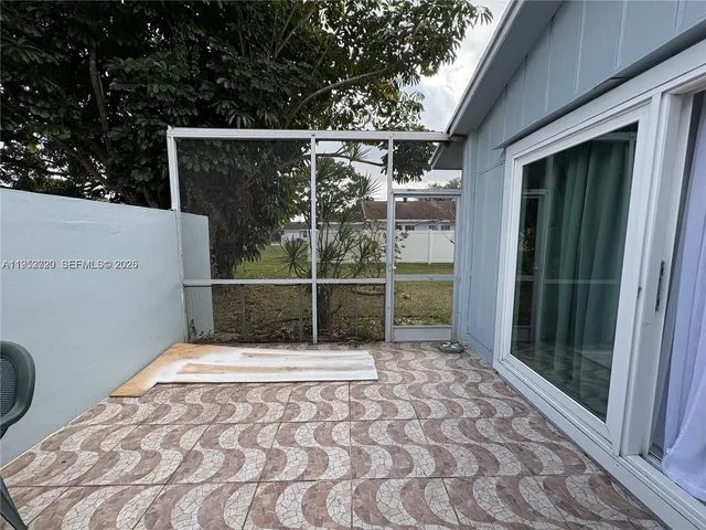 $2,400 | 5534 Lakewood Circle South, Unit H, Margate, FL 33063