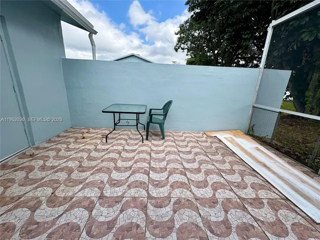 $2,400 | 5534 Lakewood Circle South, Unit H, Margate, FL 33063