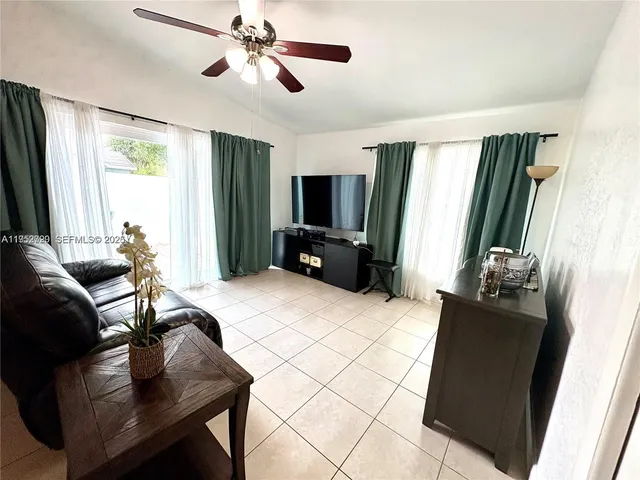 $2,400 | 5534 Lakewood Circle South, Unit H, Margate, FL 33063