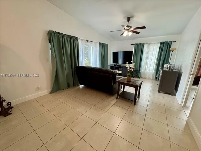 $2,400 | 5534 Lakewood Circle South, Unit H, Margate, FL 33063