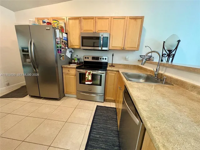 $2,400 | 5534 Lakewood Circle South, Unit H, Margate, FL 33063