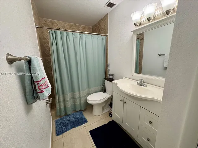 $2,400 | 5534 Lakewood Circle South, Unit H, Margate, FL 33063