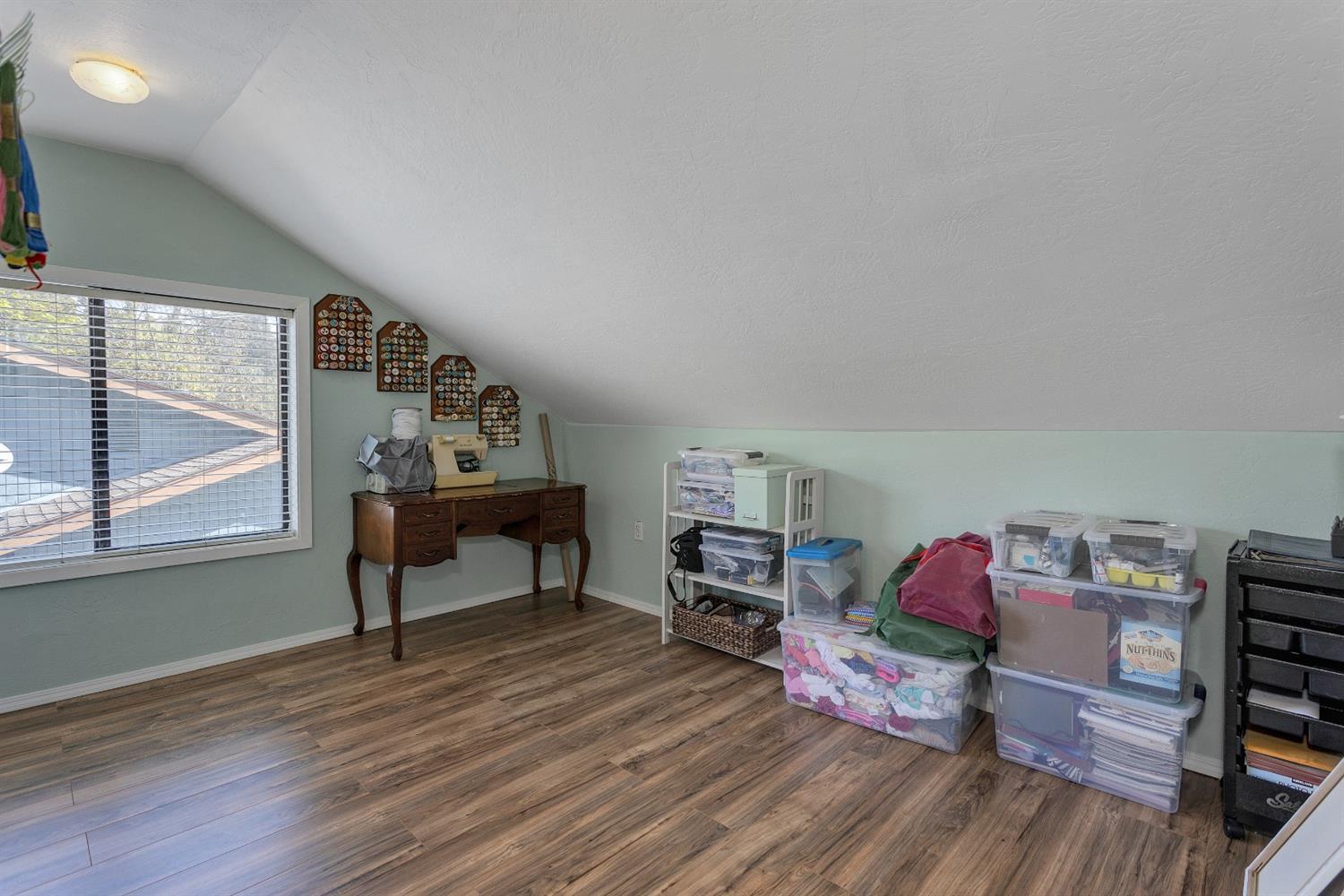 820 Crestbrook Road Medford, OR 97504 - Photo 25 of 34 Upstairs bonus room