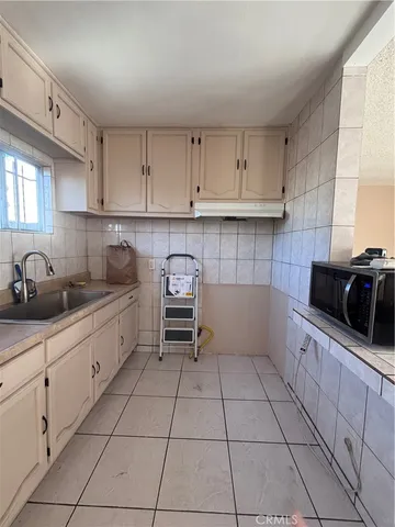 $2,500 | 7008 South Main Street, Los Angeles, CA 90003