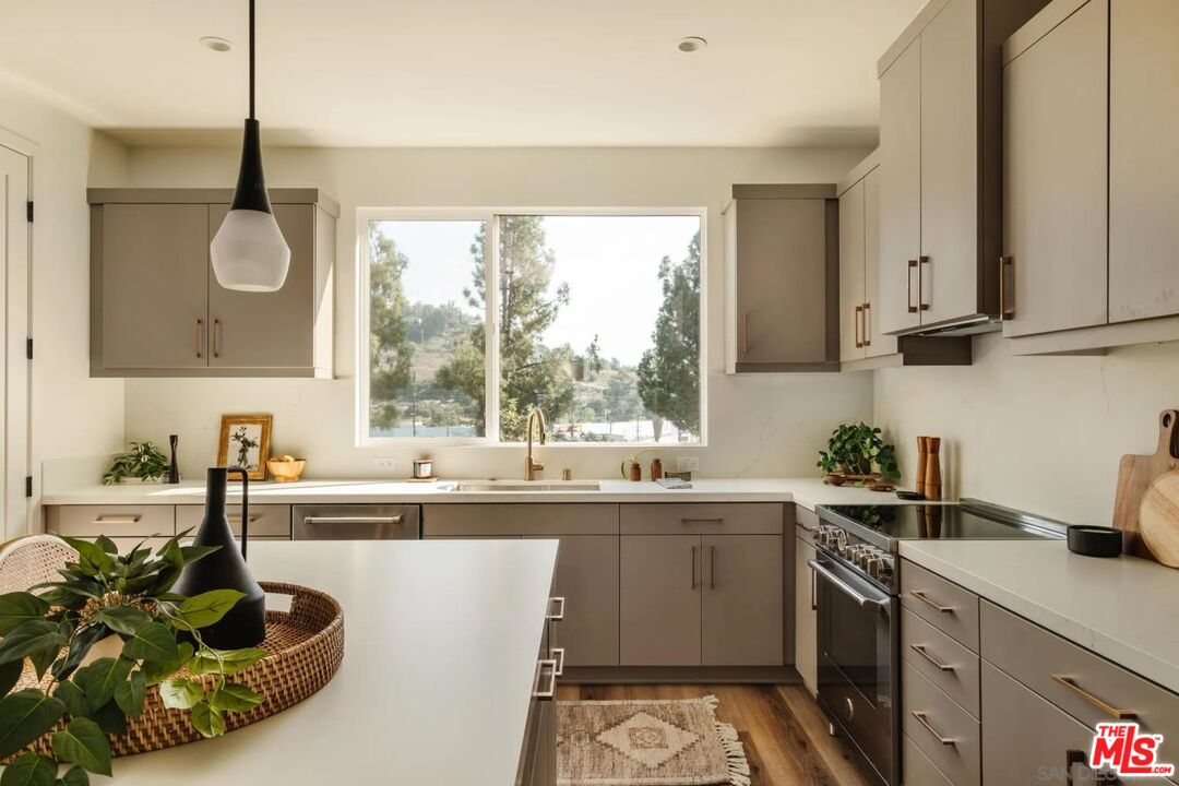 3863 North Riley Lane Los Angeles, CA 90065 - Photo 6 of 17