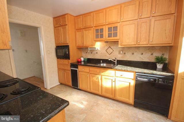835 Loxford Terrace Silver Spring, MD 20901 - Photo 11 of 30 Kitchen